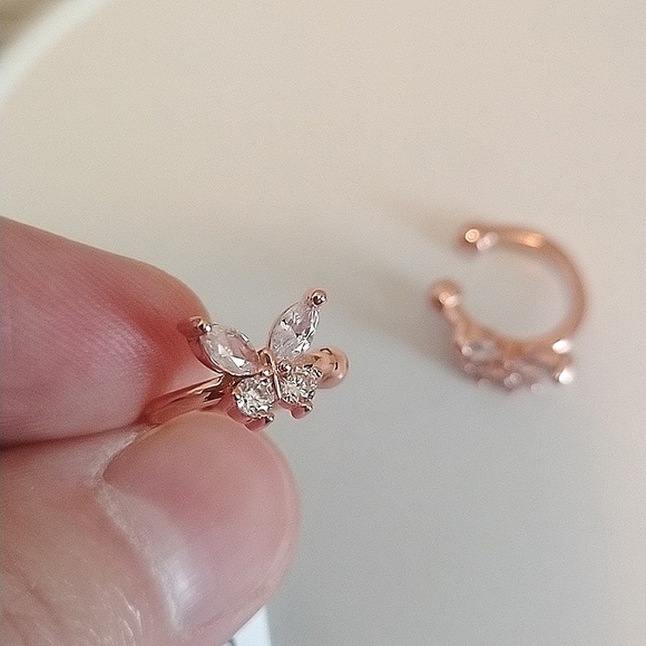 4/$20❤️ BNWT Rose Gold Butterfly Cuff Earrings 🦋 - Picture 2 of 2